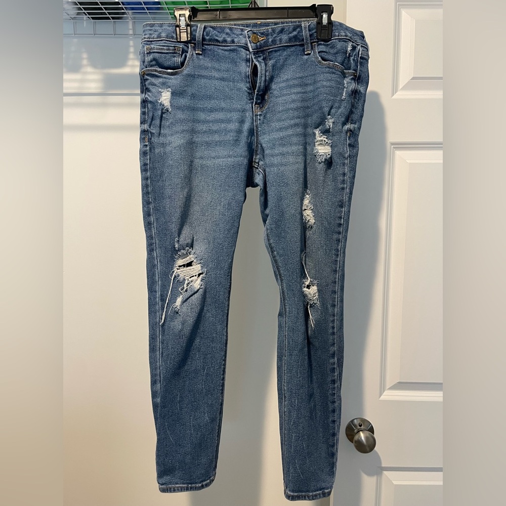 Old Navy Rockstar super skinny distressed jeans. Size 14.